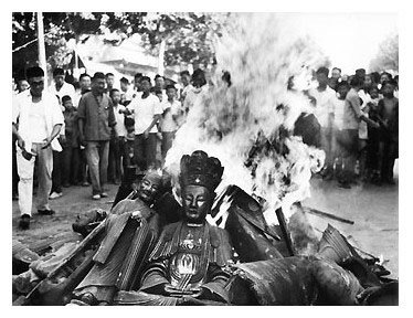 Cultural_Revolution_Buddha_Burning