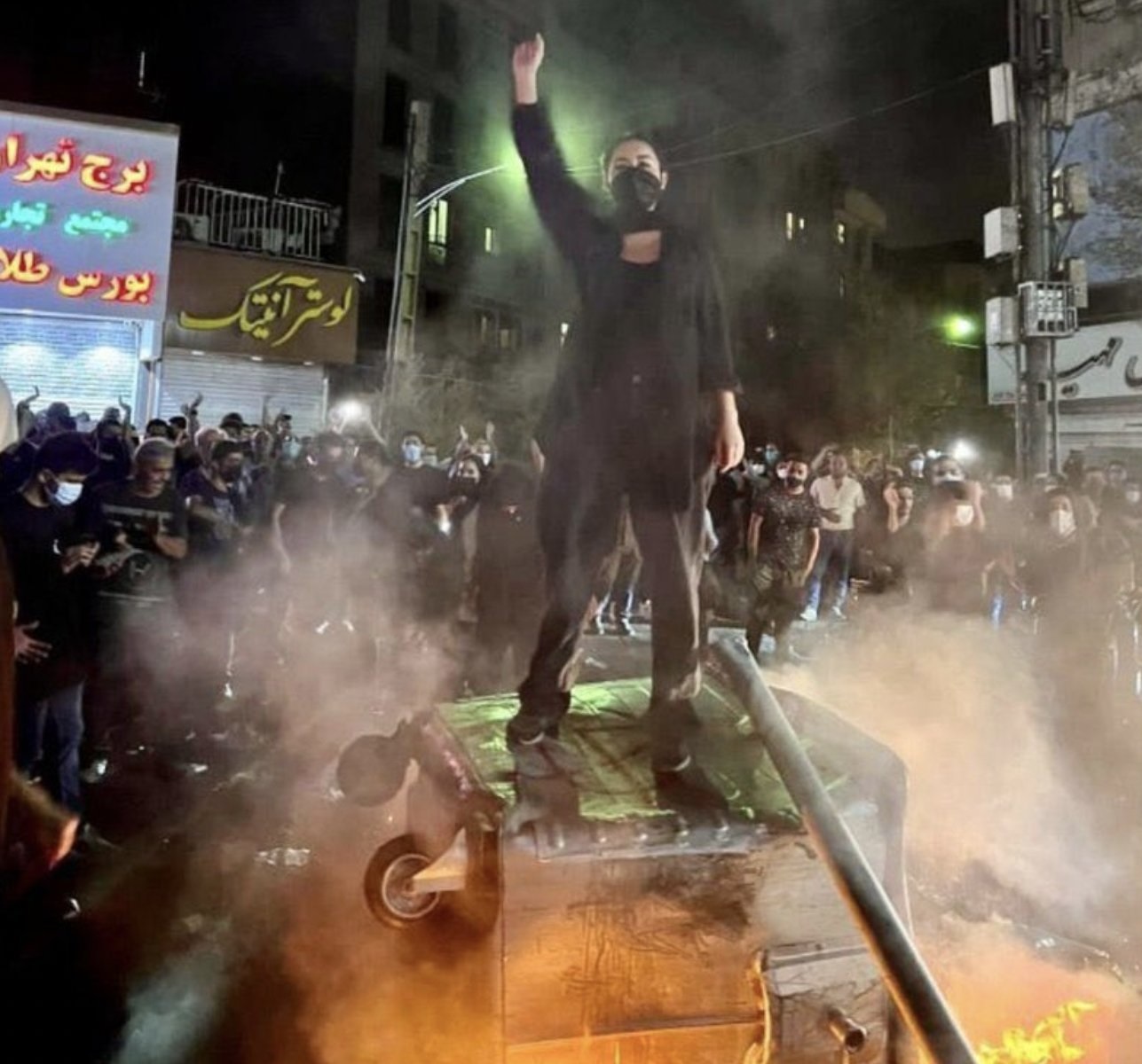 خشونت، قدرت و انقلاب / مهرداد درویش‌پور